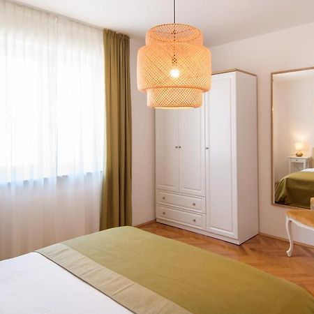 Julie City Centre Porec Apartment Esterno foto