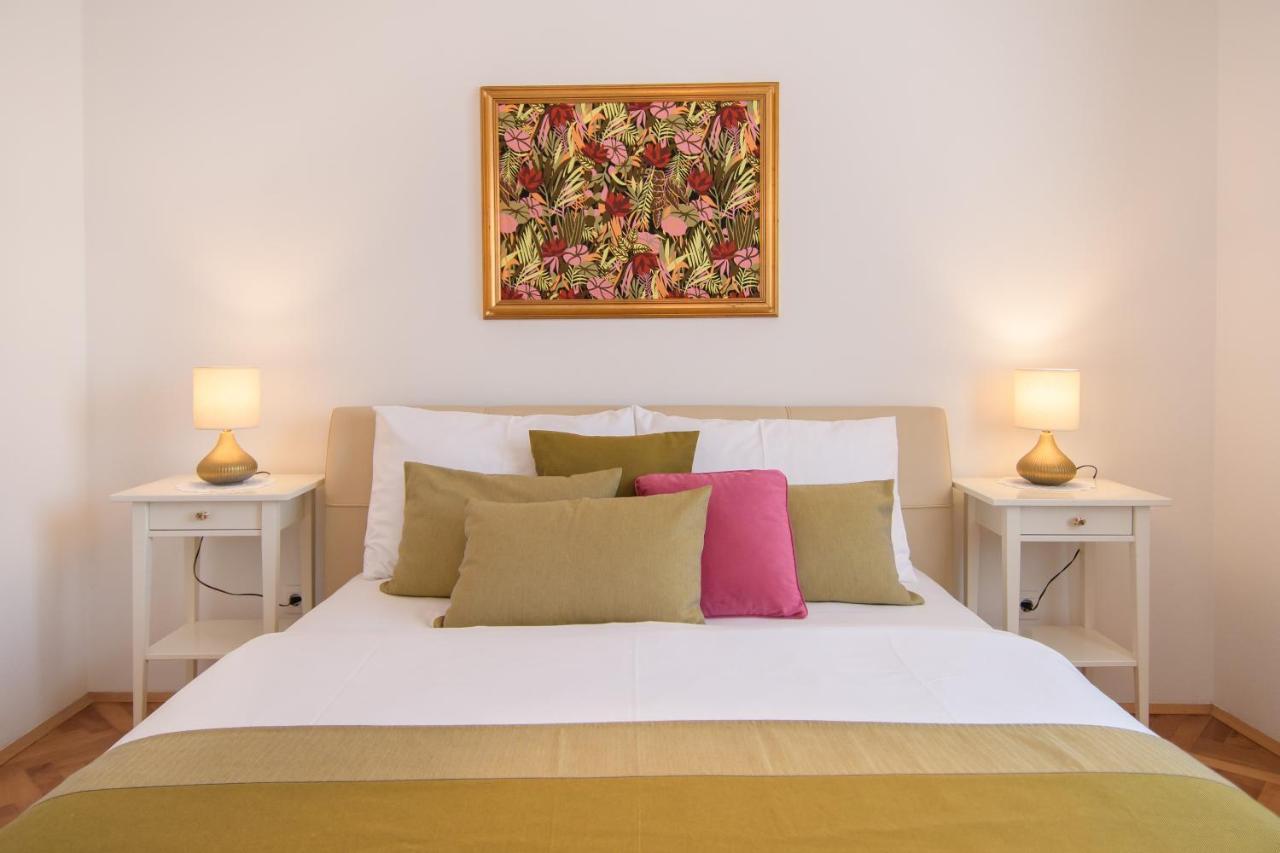 Julie City Centre Porec Apartment Esterno foto