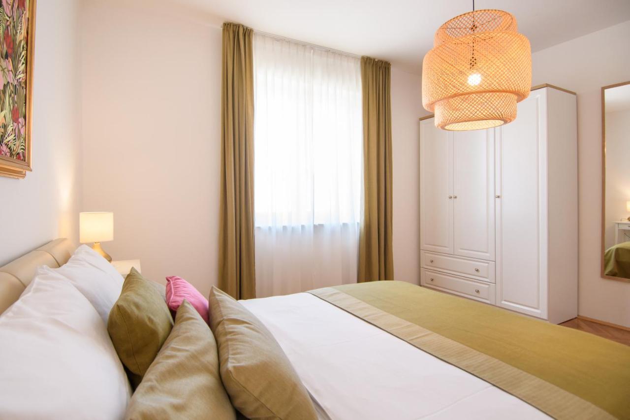 Julie City Centre Porec Apartment Esterno foto